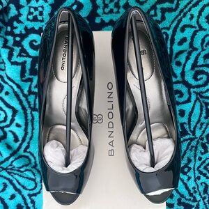 🆕 Black Patent Leather Peep-Toe Heels - Size 9.5